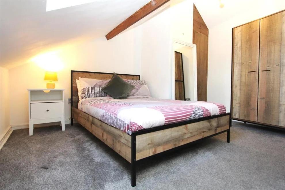 Large New-York Style Penthouse Apartment In Leeds City Centre With Contactless Check In Kültér fotó