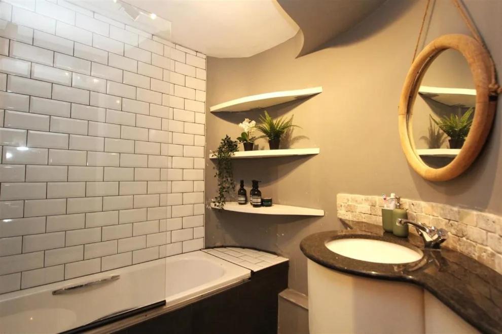 Large New-York Style Penthouse Apartment In Leeds City Centre With Contactless Check In Kültér fotó