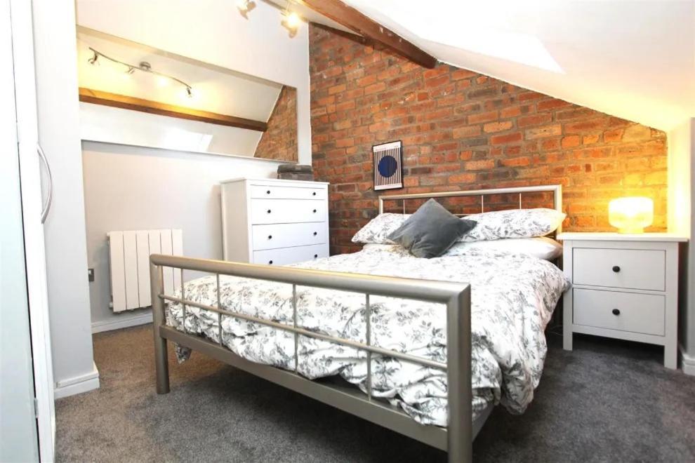 Large New-York Style Penthouse Apartment In Leeds City Centre With Contactless Check In Kültér fotó
